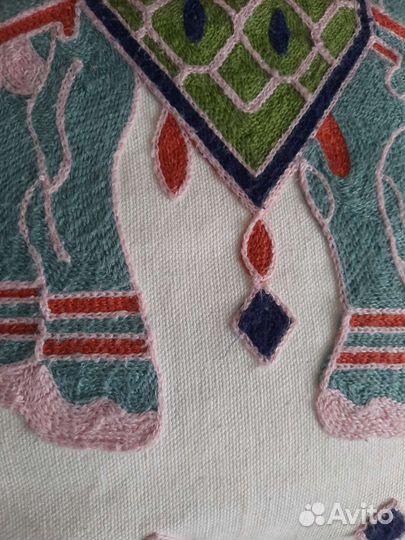 Наволочка декоративная с вышивкой