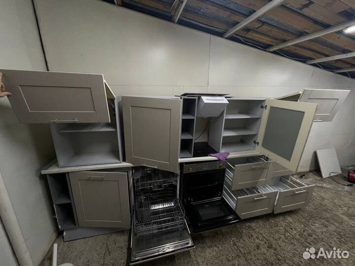 Кухонный гарнитур с техникой