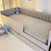 Кровать детская с бортиками. Мягкий диван