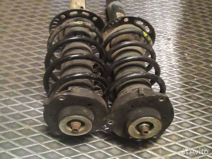 Амортизатор передний на volkswagen