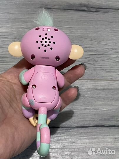 Fingerlings интерактивная обезьянка