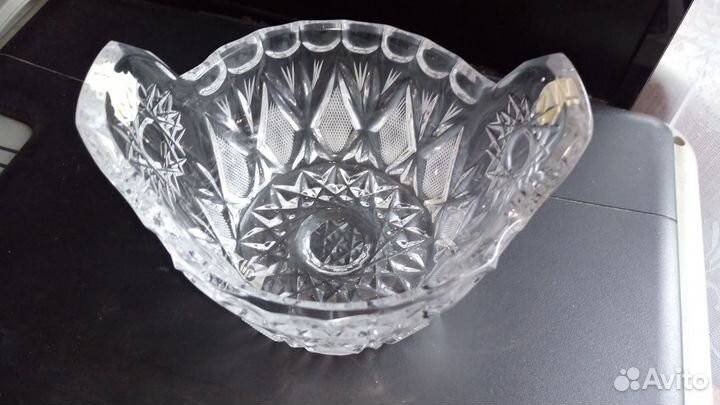 Вазы конфетницы и хрустальный рог