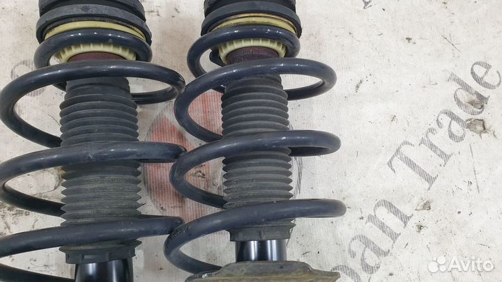 Амортизаторы передние в сборе на Mercedes W639