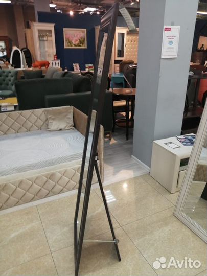 Напольное зеркало