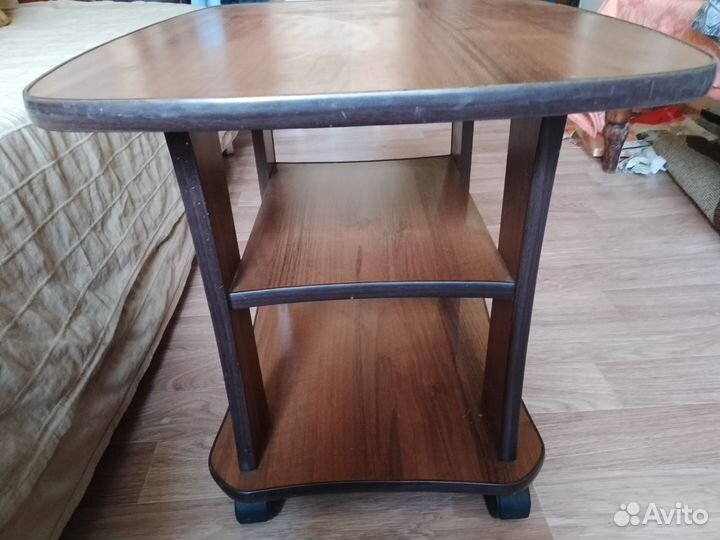 Маленький столик, для небольшой комнаты, б/у