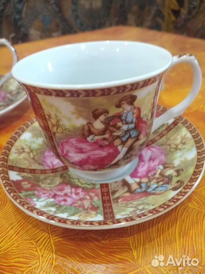 Чашки с блюдцами