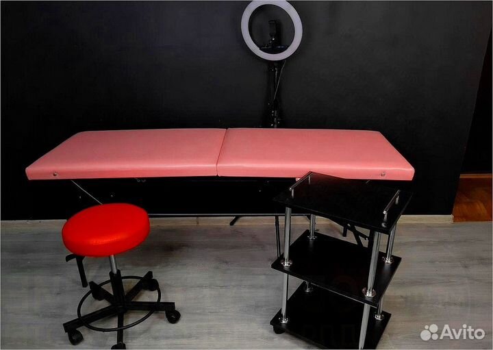 Кушетка этажерка парикмахерская стул мастера лампа