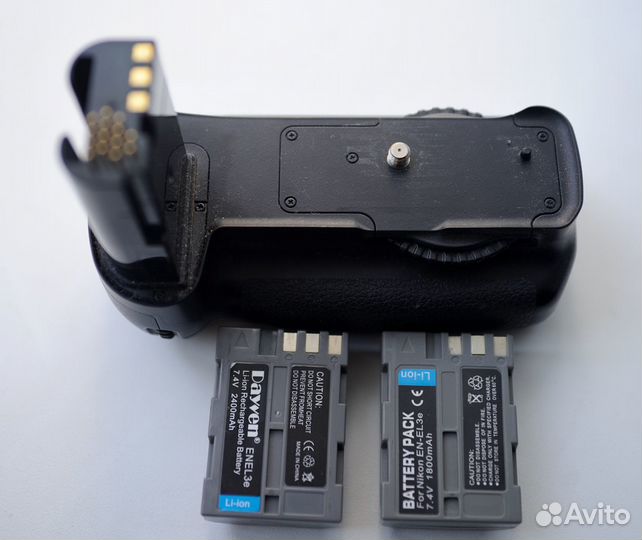 Nikon D200+батарейный блок оригинальный MB-D200