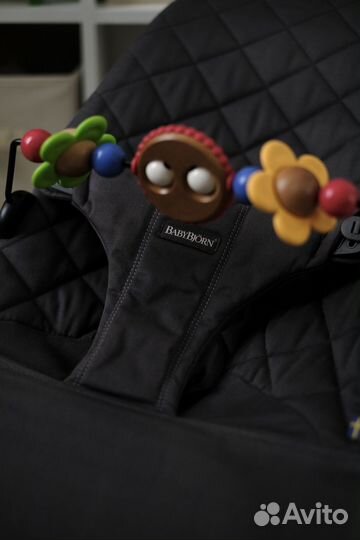 Шезлонг детский 0+ BabyBjorn оригинал + игрушка