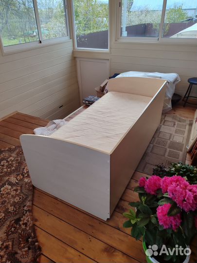 Кровать односпальная с матрасом бу