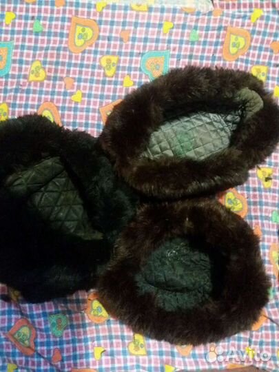 Шапки ушанки, шарфы, как в фильме 