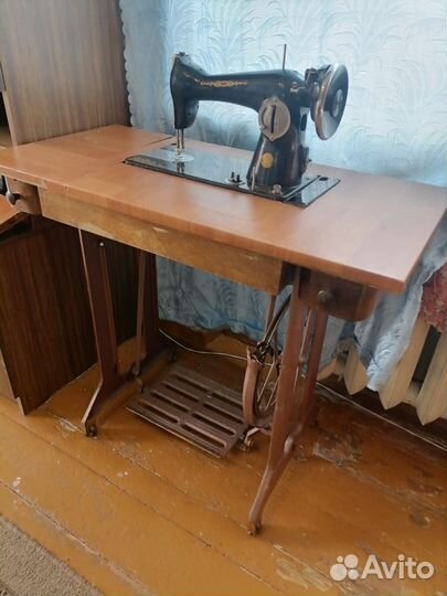 Швейная машина ножная