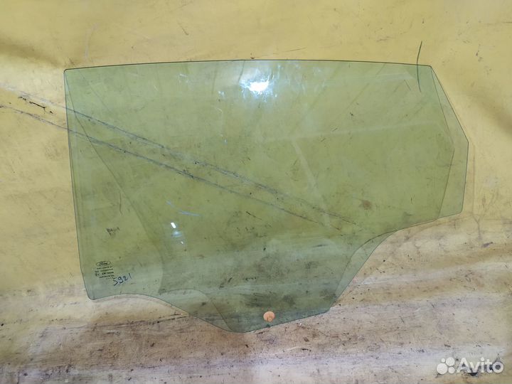 Стекло двери задней левой Ford Fiesta 2008-2019