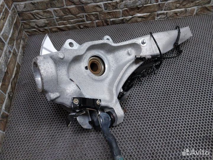 Кулак поворотный передний левый Land Rover