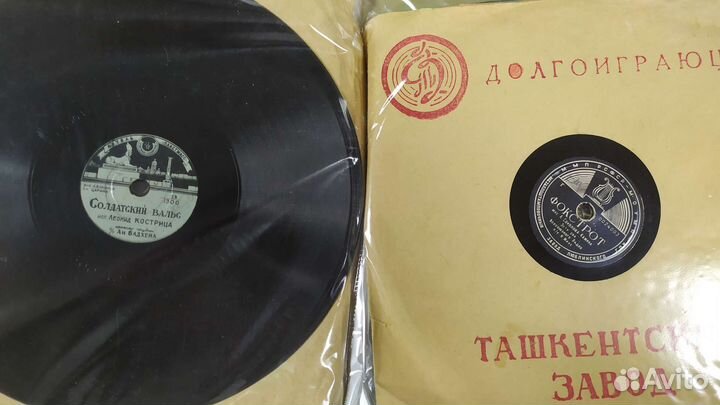 Граммофонные пластинки, 14 штук