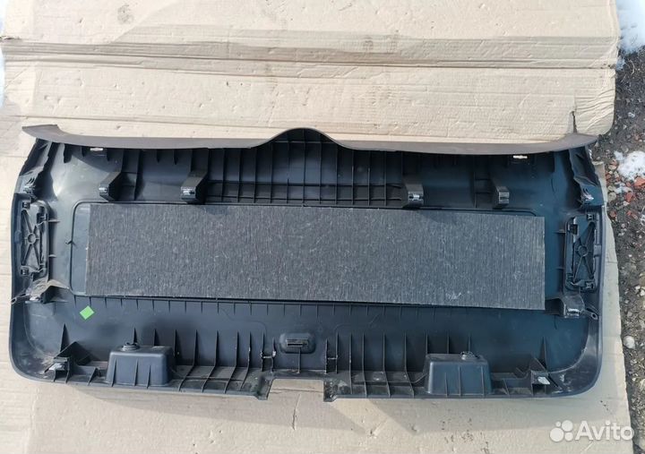 Обшивка двери багажника Volkswagen Tiguan