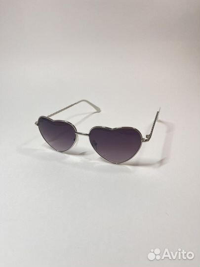 Солнцезащитные очки в виде сердечек