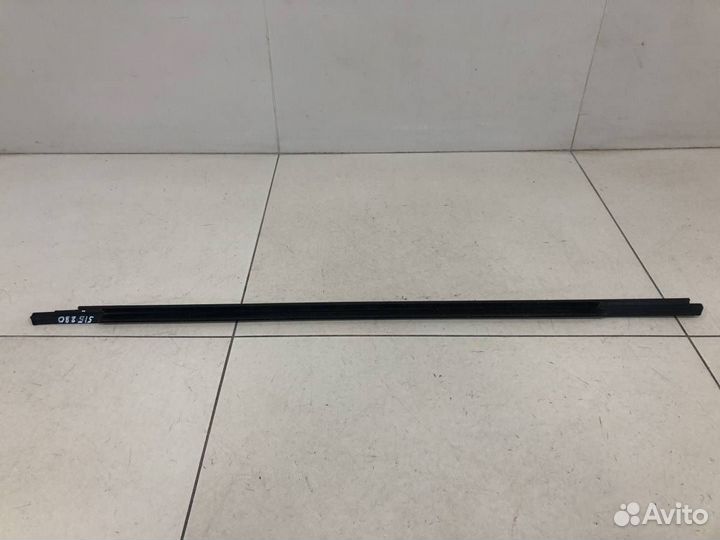 Уплотнитель стекла двери Volkswagen Taos 2020