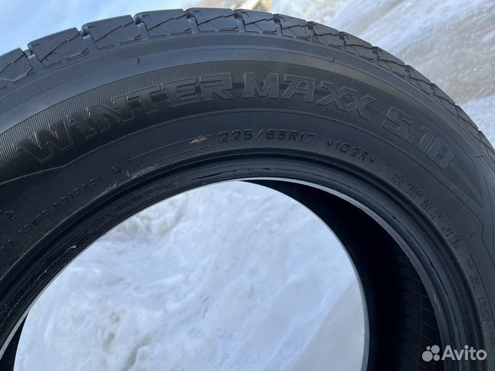 Dunlop Winter Maxx 215/65 R17