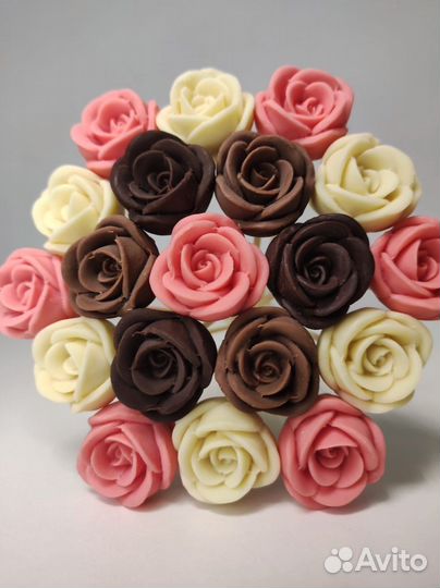 Букет - 19 Роз из Трёх Видов Шоколада