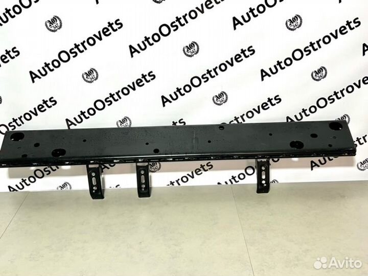 Усилитель бампера передний Toyota Fortuner Hilux