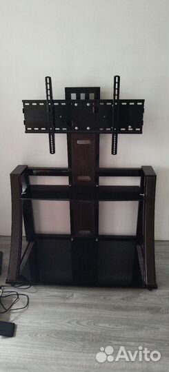 Стойка под телевизор с кронштейном