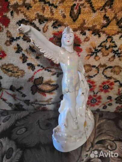 Статуэтка фарфор. 
