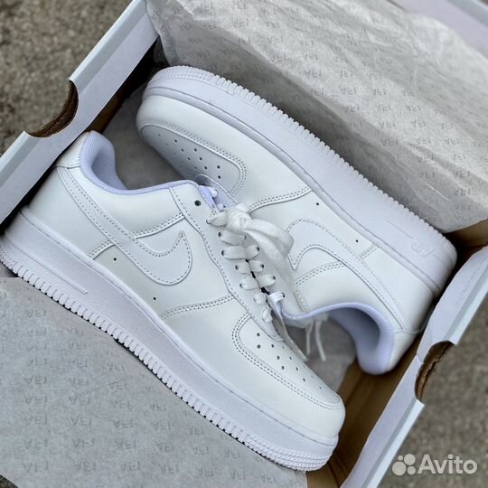 Кроссовки nike air force 1 luxe белые