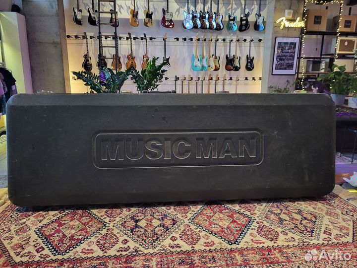 Music Man кейс для бас-гитары