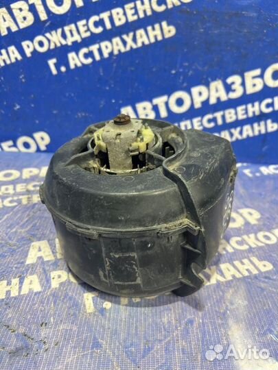 Моторчик печки Audi 80 седан 1987