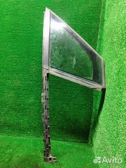 Форточка двери передняя правая Citroen C4 седан