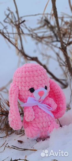 Вязаная игрушка Зайчик