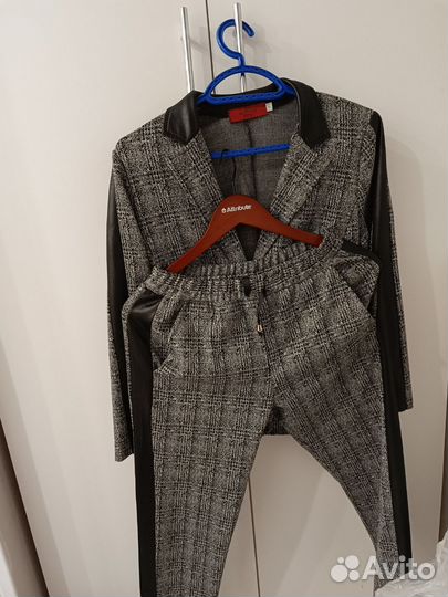 Брючный костюм женский 42 44