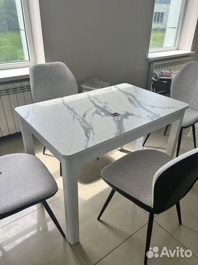 Кухонный стол и стулья