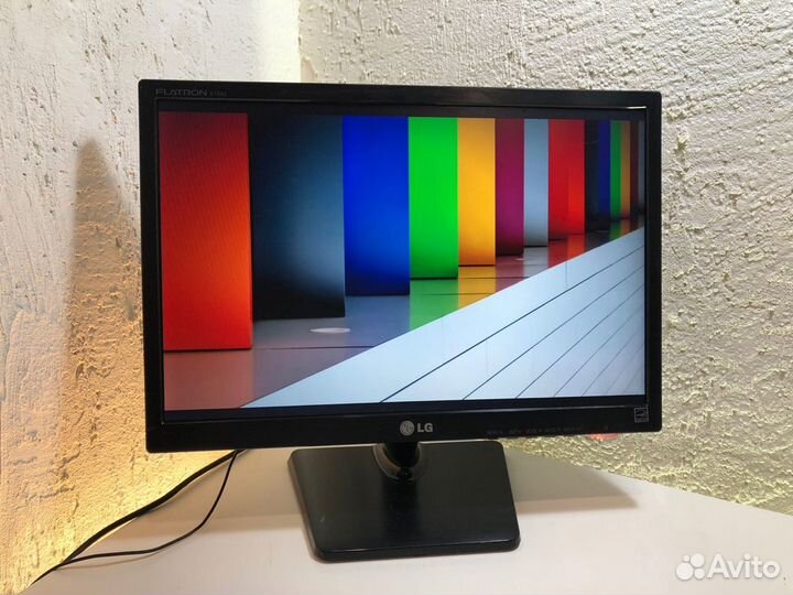 Монитор LG LED / 20 дюймов