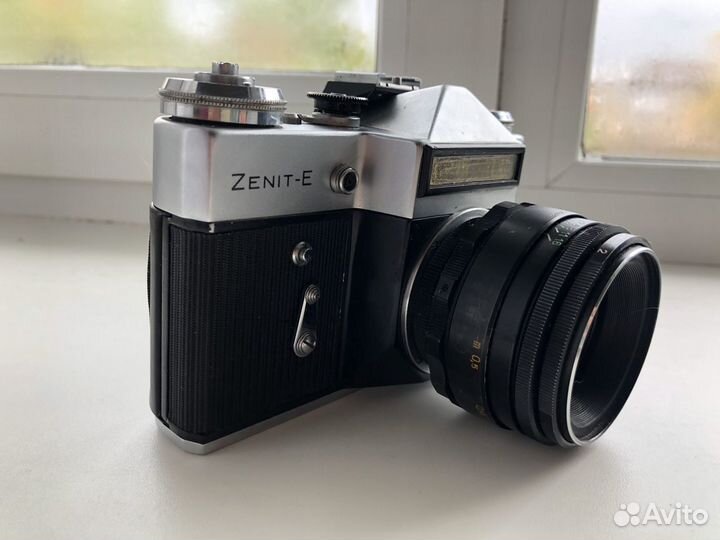Фотоаппарат Зенит Е (вместе со вспышкой)