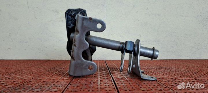 Рычаг стояночного тормаза Toyota Land Cruiser