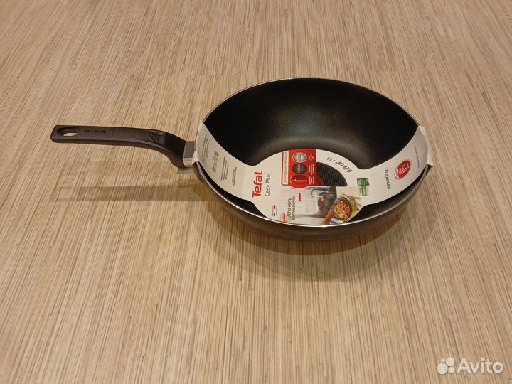 Сковорода Tefal Easy Plus вок 28см новая