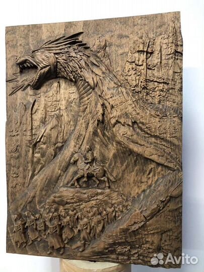 Резное панно из дерева