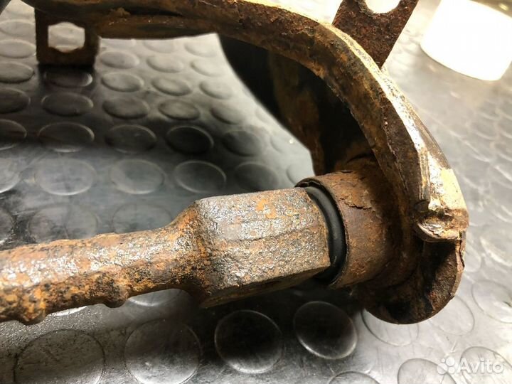 Рычаг верхний левый от hover H5 2014г