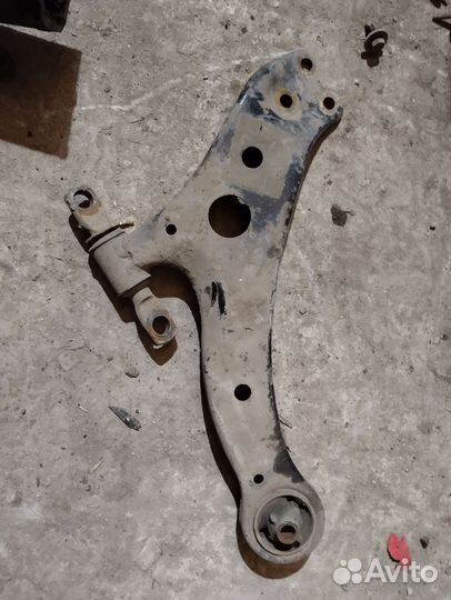 Рычаг нижний передний правый Toyota Camry 40 2,4