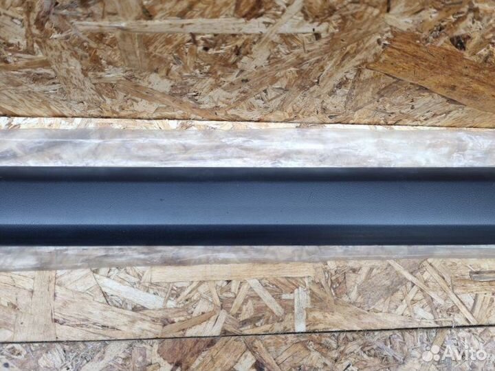 Молдинг двери передний правый Skoda Yeti С 2009