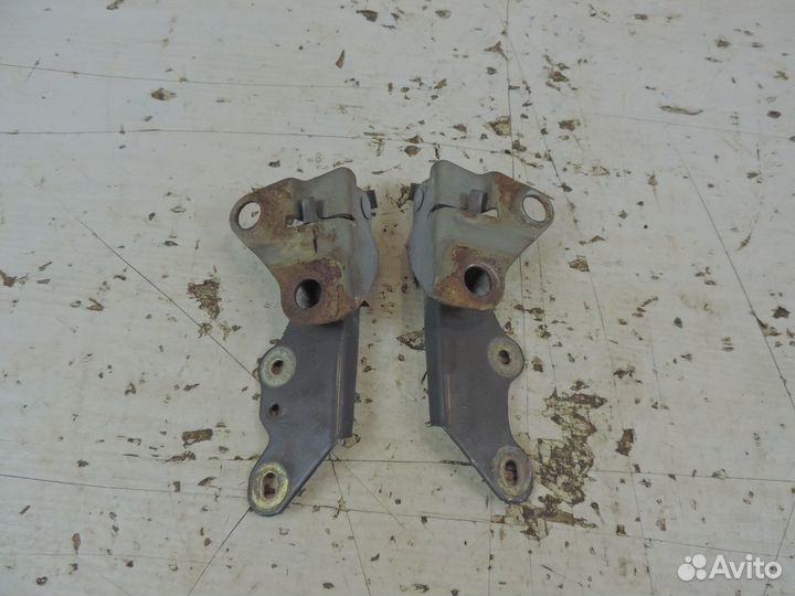 Петли капота Mazda Tribute