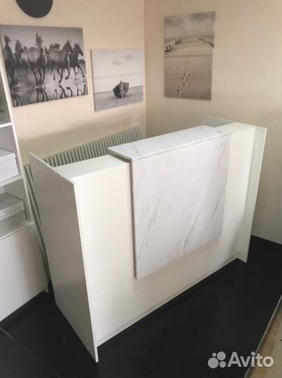 Стойка ресепшн