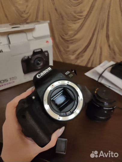 Canon EOS 77D Kit EF-S 18-55mm