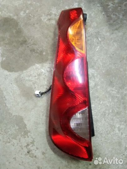 Фонарь задний левый Ниссан Ноут E11