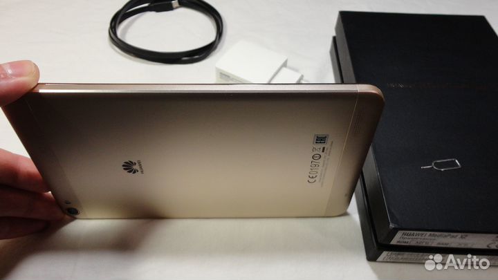 Металлический Huawei Mediapad X2 с большим экраном