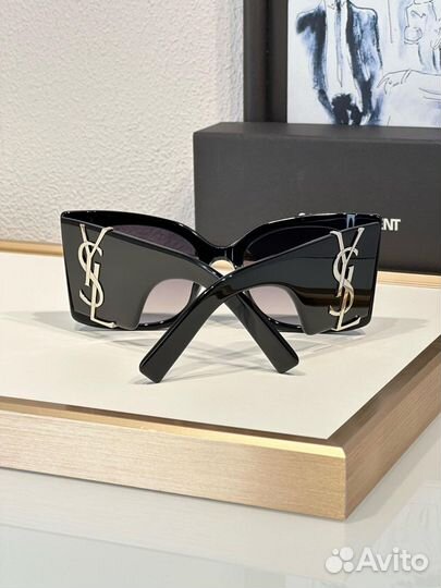 Солнцезащитные очки YSL