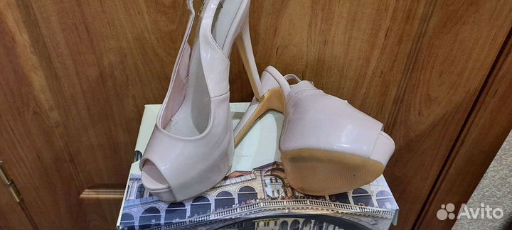 Продам босоножки