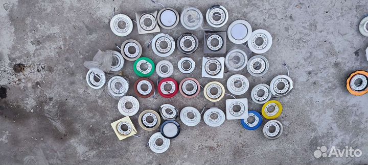 Точечные светильники и люстра